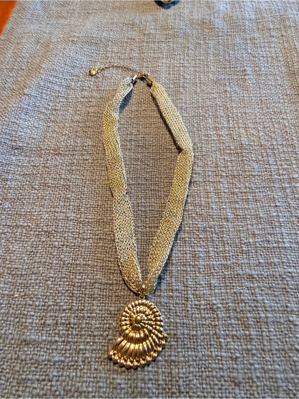 Gold Mesh Necklace with 24k gold dipped shell Pendant - Picture 5 of 5